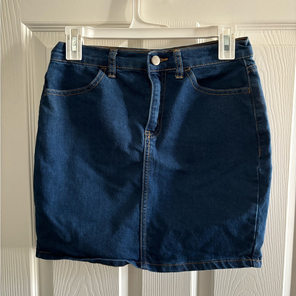 Dark blue denim skirt from Forever 21